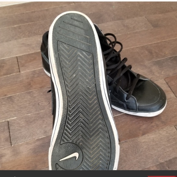 Very nice used nike sneakers - Picture 3 of 3